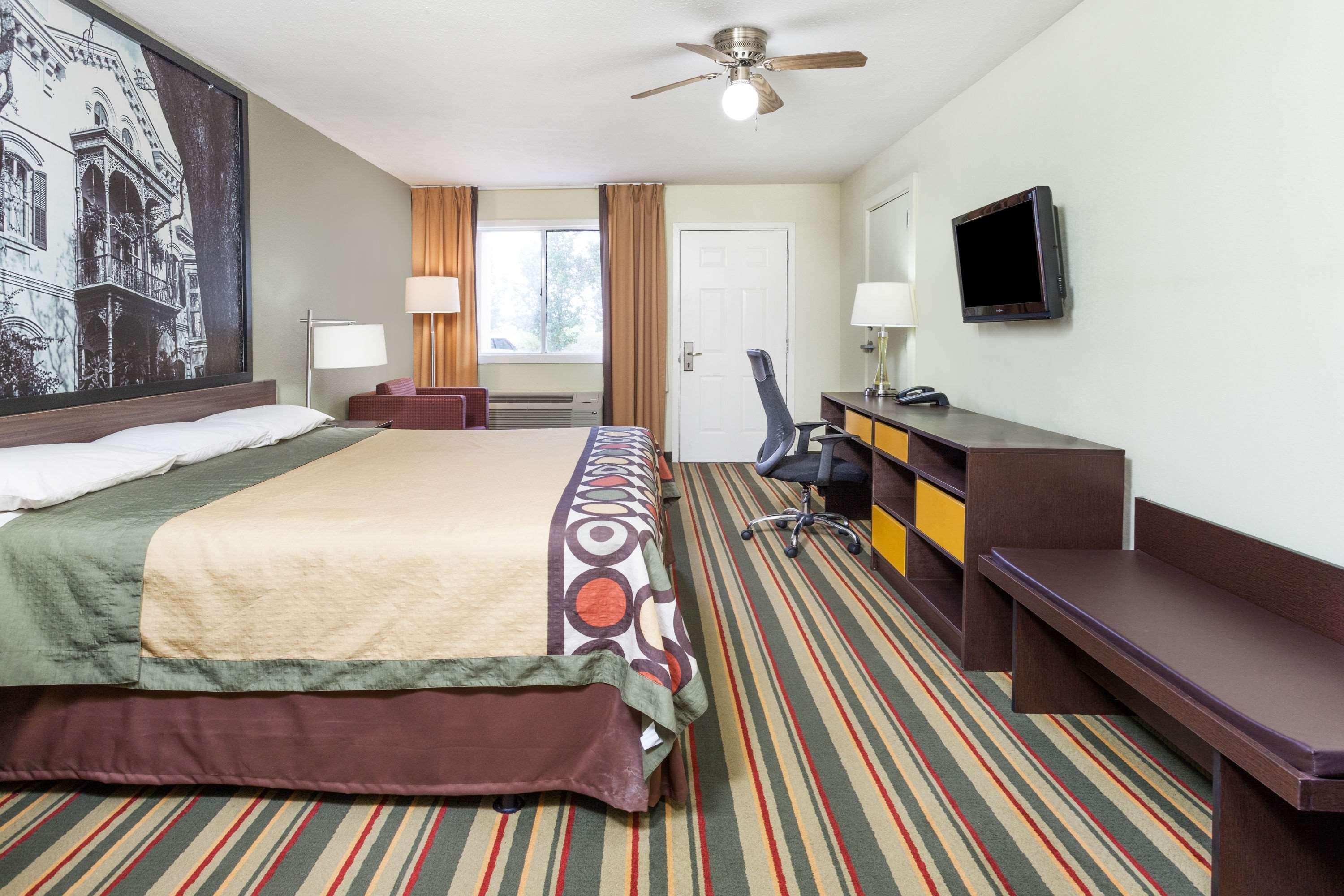 Super 8 By Wyndham Hotel