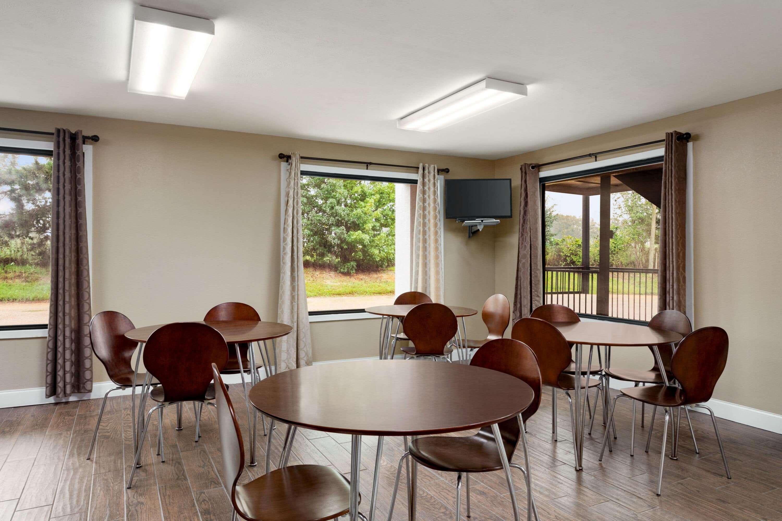 Super 8 By Wyndham Hotel 2*