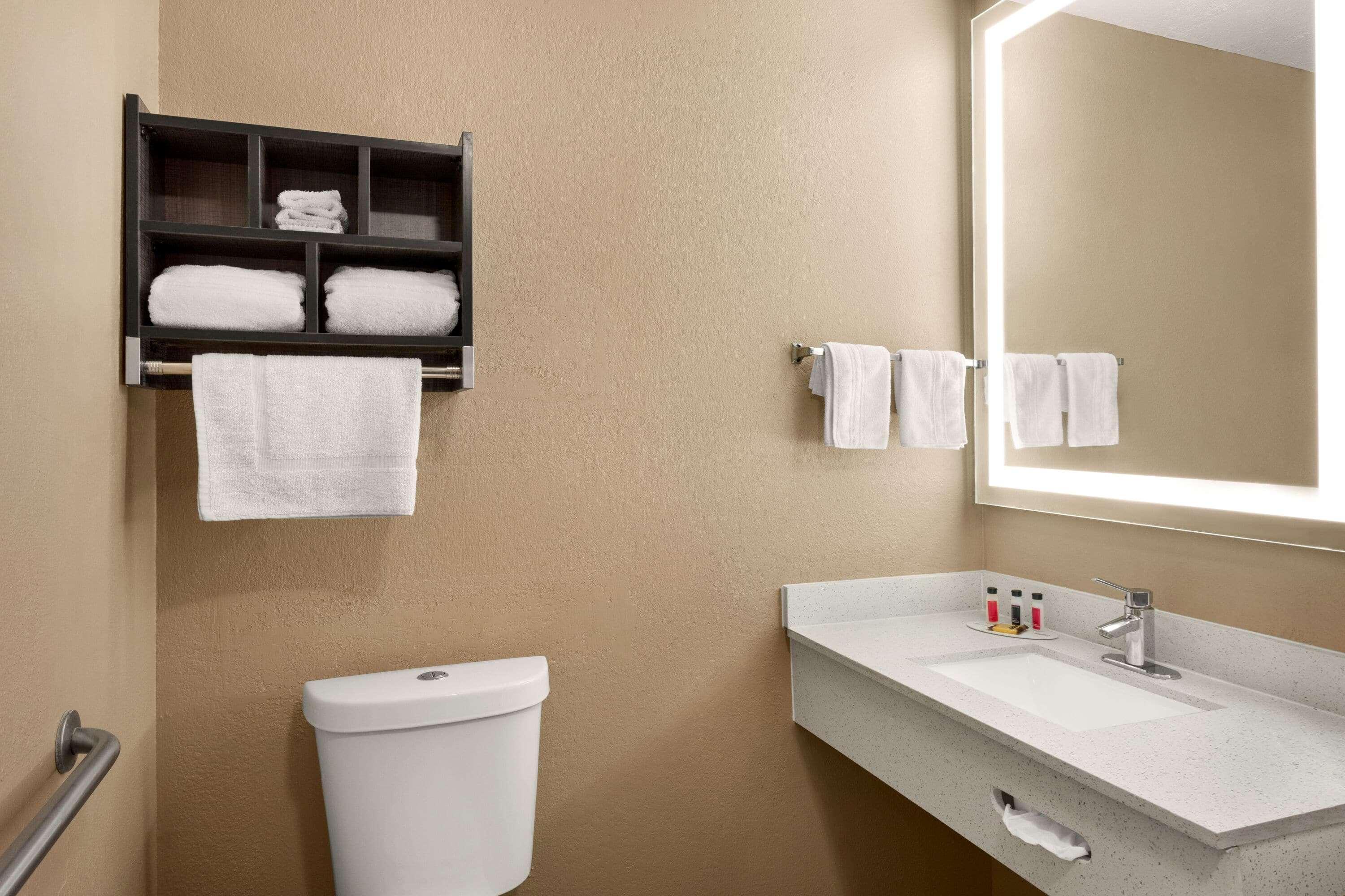 Hotel Super 8 By Wyndham 2*