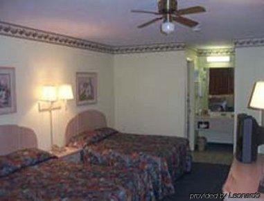 Super 8 By Wyndham Hotel 2*
