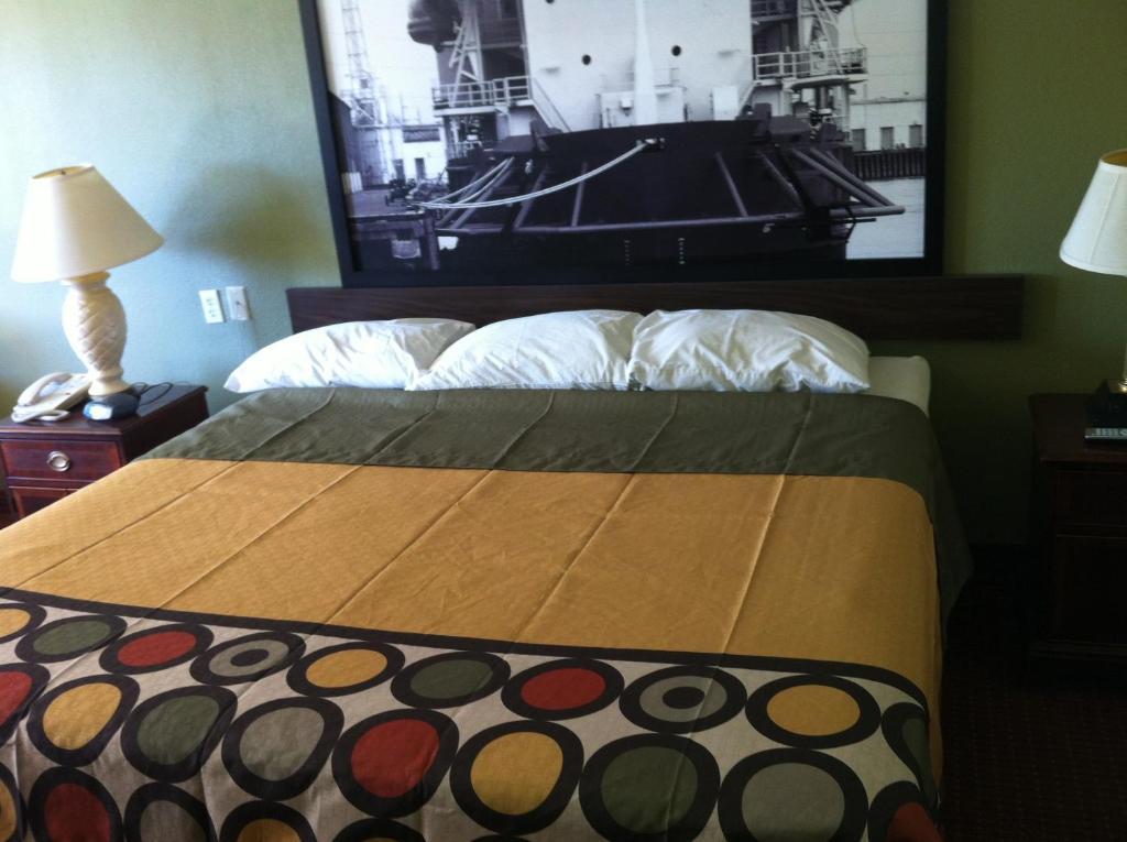 Super 8 By Wyndham Hotel 2*